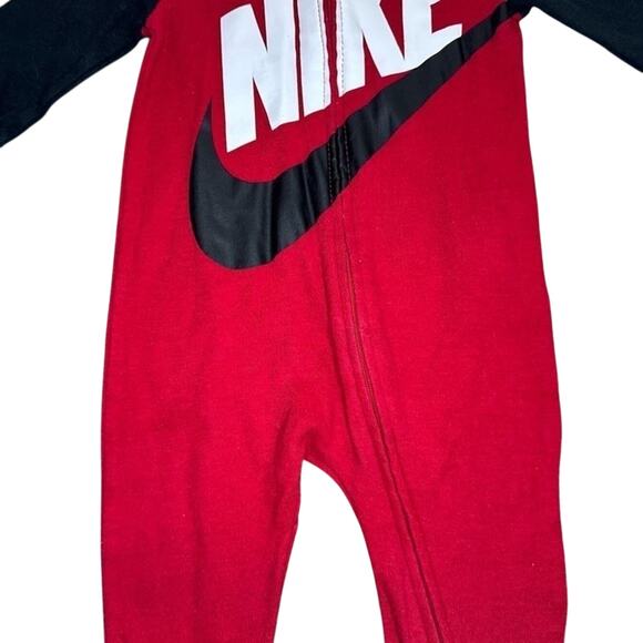 Nike Babies 6M Red, Black, White Long Sleeve Zip Up Footie - Picture 3 of 11